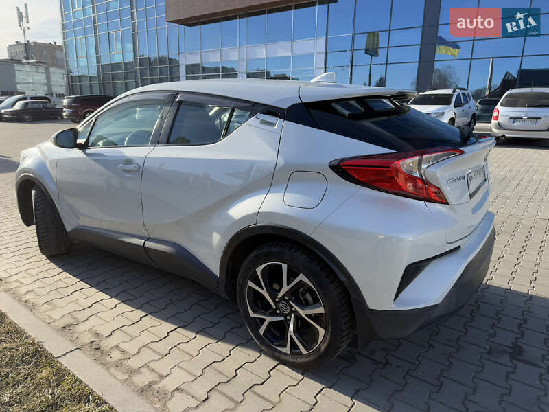 Позашляховик / Кросовер Toyota C-HR 2017 в Хмельницькому