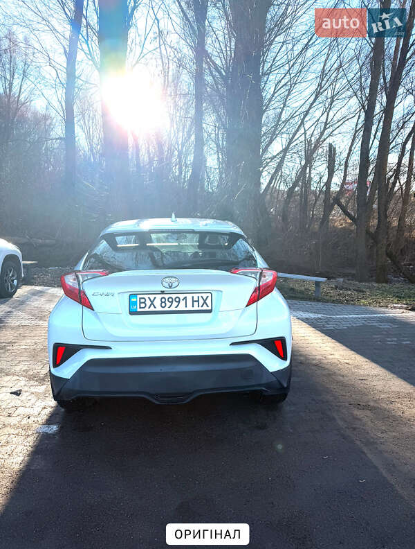 Позашляховик / Кросовер Toyota C-HR 2017 в Хмельницькому
