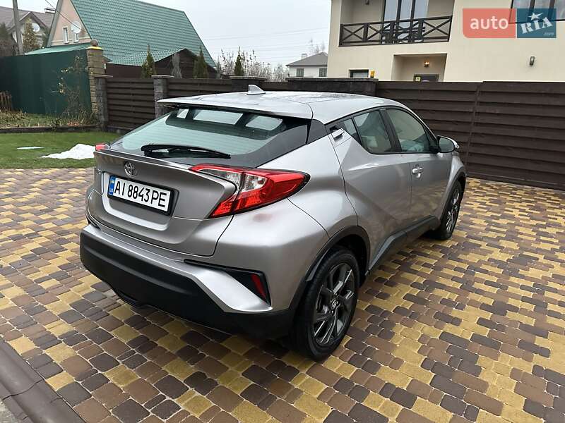 Позашляховик / Кросовер Toyota C-HR 2017 в Києві