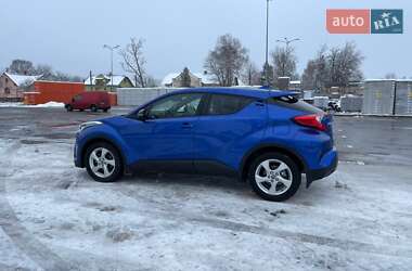 Внедорожник / Кроссовер Toyota C-HR 2018 в 