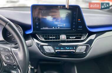 Внедорожник / Кроссовер Toyota C-HR 2018 в 