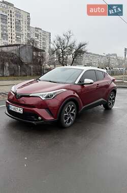 Внедорожник / Кроссовер Toyota C-HR 2017 в Киеве