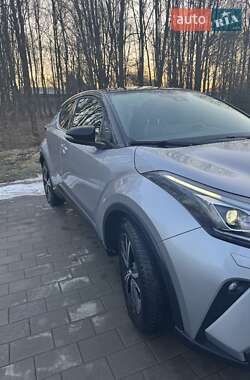 Внедорожник / Кроссовер Toyota C-HR 2022 в 
