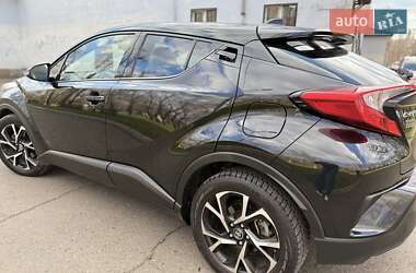 Внедорожник / Кроссовер Toyota C-HR 2018 в 