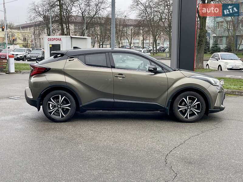 Внедорожник / Кроссовер Toyota C-HR 2022 в Киеве