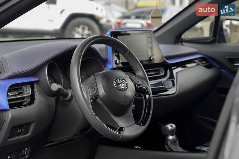 Внедорожник / Кроссовер Toyota C-HR 2019 в Черновцах