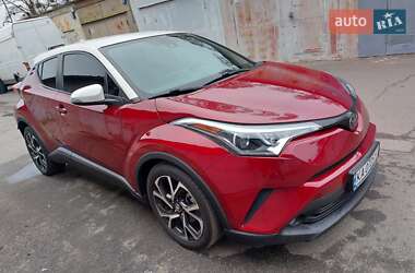 Внедорожник / Кроссовер Toyota C-HR 2018 в 