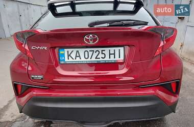 Внедорожник / Кроссовер Toyota C-HR 2018 в 
