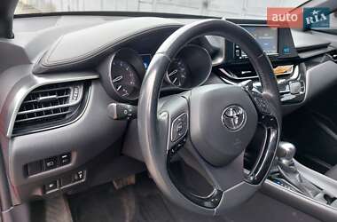 Внедорожник / Кроссовер Toyota C-HR 2018 в 