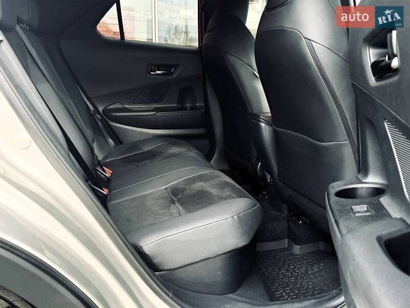 Внедорожник / Кроссовер Toyota C-HR 2023 в Тернополе