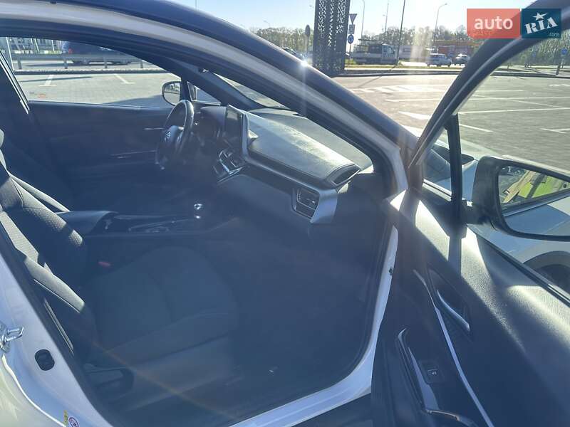 Позашляховик / Кросовер Toyota C-HR 2019 в Луцьку