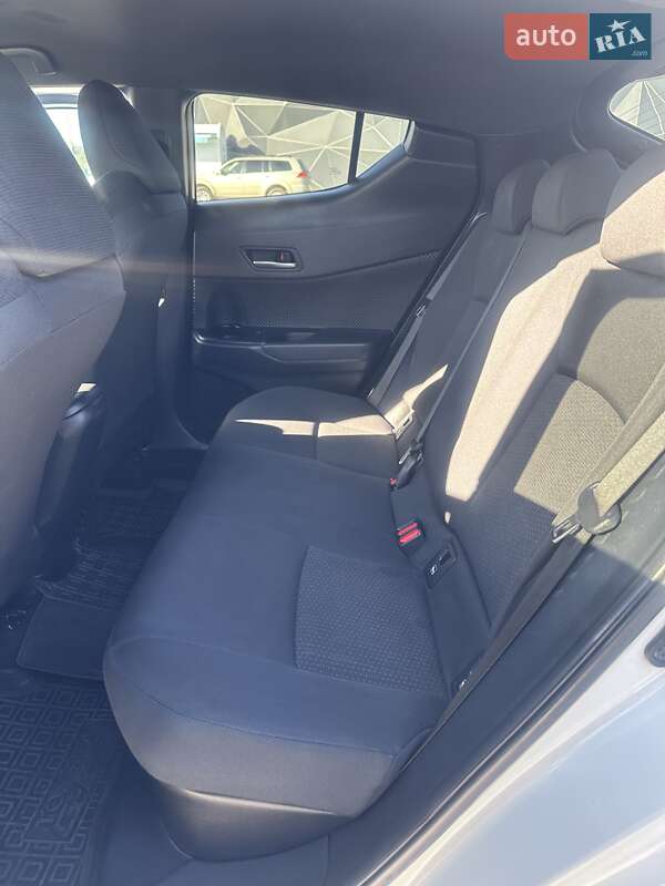 Позашляховик / Кросовер Toyota C-HR 2019 в Луцьку