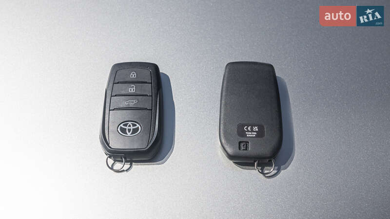 Внедорожник / Кроссовер Toyota C-HR 2023 в Днепре