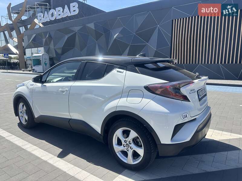 Позашляховик / Кросовер Toyota C-HR 2019 в Луцьку