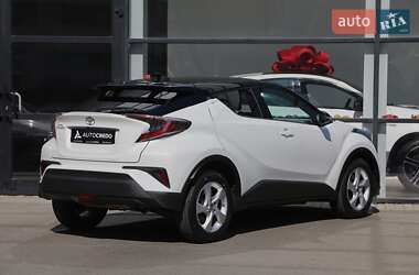 Позашляховик / Кросовер Toyota C-HR 2019 в 