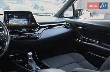 Позашляховик / Кросовер Toyota C-HR 2019 в 
