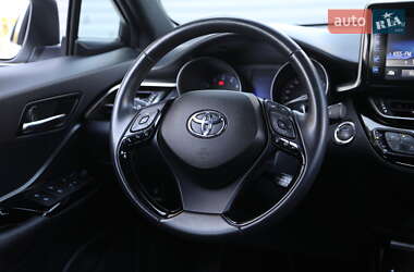 Позашляховик / Кросовер Toyota C-HR 2019 в 