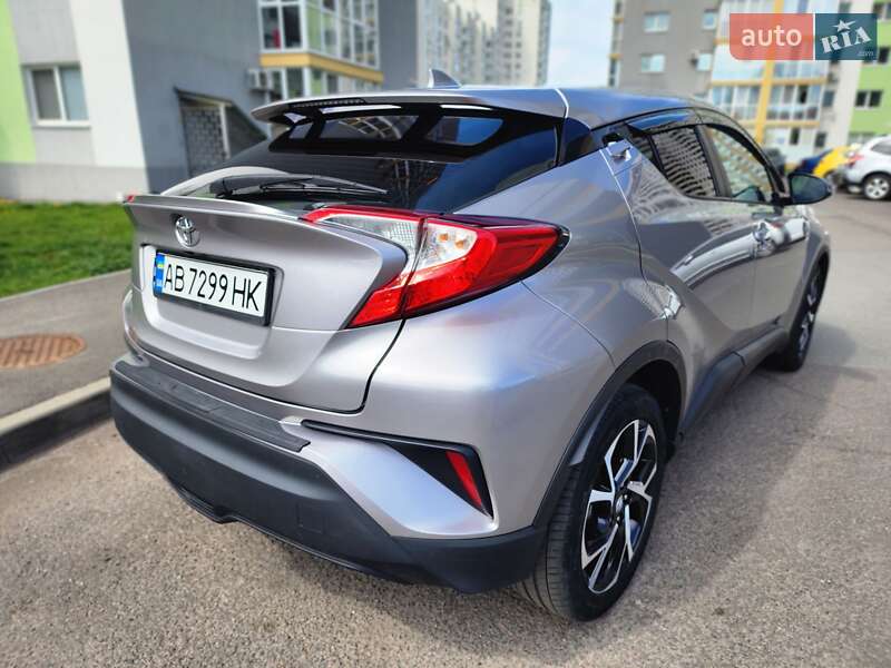 Позашляховик / Кросовер Toyota C-HR 2018 в Києві фото 5 Позашляховик / Кросовер Toyota C-HR 2018 в Києві