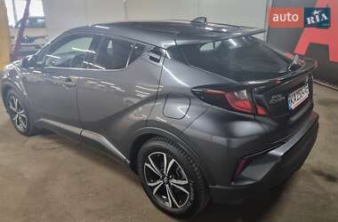 Внедорожник / Кроссовер Toyota C-HR 2019 в 