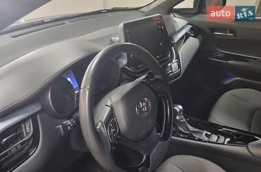 Внедорожник / Кроссовер Toyota C-HR 2019 в 