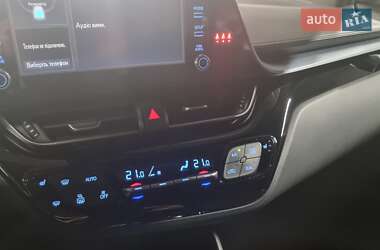 Внедорожник / Кроссовер Toyota C-HR 2019 в 