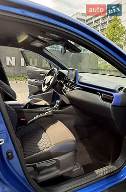 Позашляховик / Кросовер Toyota C-HR 2021 в 
