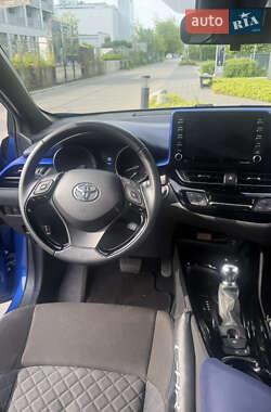 Позашляховик / Кросовер Toyota C-HR 2021 в 