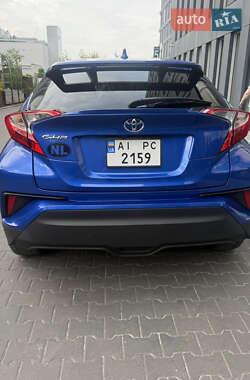 Позашляховик / Кросовер Toyota C-HR 2021 в 