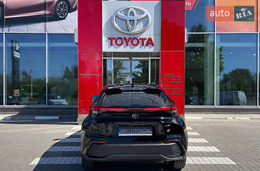 Внедорожник / Кроссовер Toyota C-HR 2023 в 