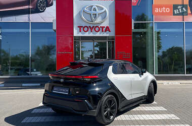 Внедорожник / Кроссовер Toyota C-HR 2023 в 