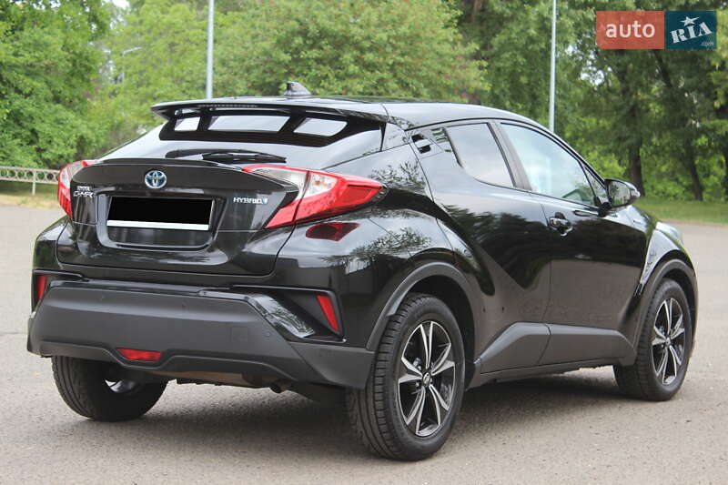 Позашляховик / Кросовер Toyota C-HR 2019 в Дніпрі