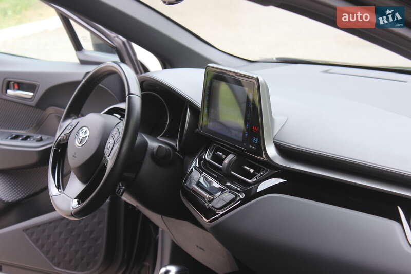 Позашляховик / Кросовер Toyota C-HR 2019 в Дніпрі