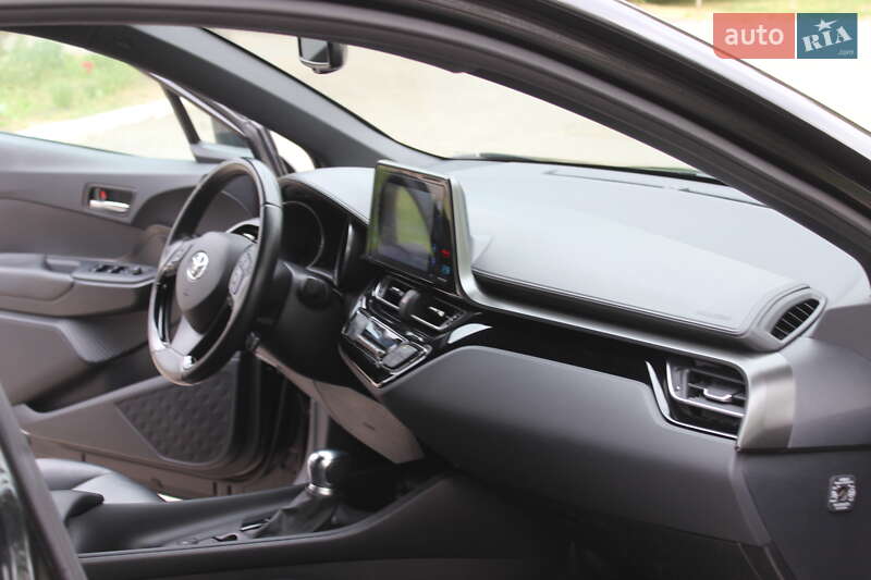 Позашляховик / Кросовер Toyota C-HR 2019 в Дніпрі