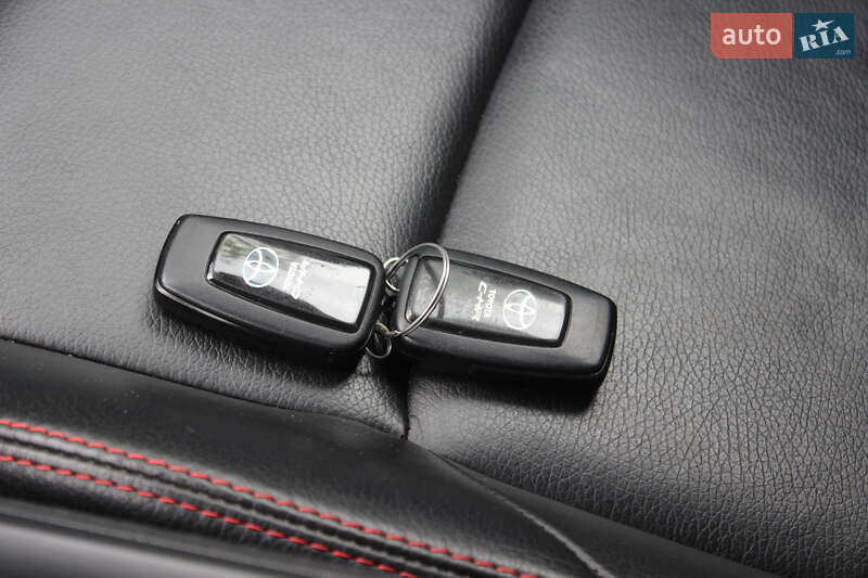 Позашляховик / Кросовер Toyota C-HR 2019 в Дніпрі