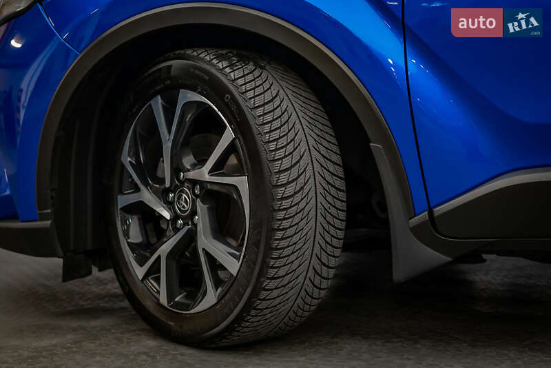 Внедорожник / Кроссовер Toyota C-HR 2020 в Киеве