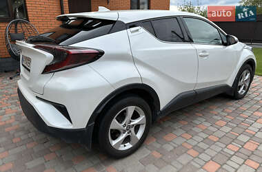 Позашляховик / Кросовер Toyota C-HR 2018 в 