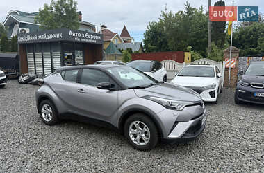 Внедорожник / Кроссовер Toyota C-HR 2016 в Хмельницком