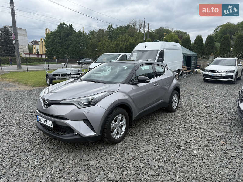 Позашляховик / Кросовер Toyota C-HR 2016 в Хмельницькому