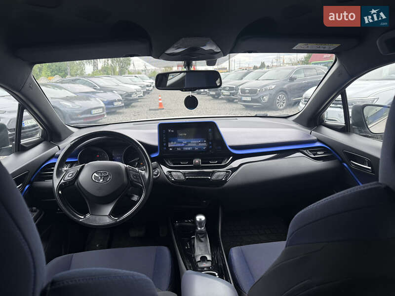 Позашляховик / Кросовер Toyota C-HR 2016 в Хмельницькому