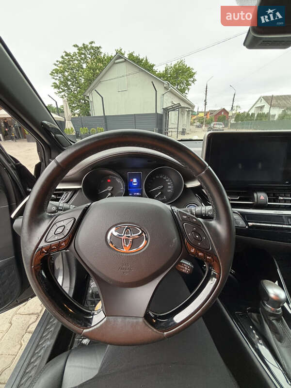 Внедорожник / Кроссовер Toyota C-HR 2016 в Черновцах