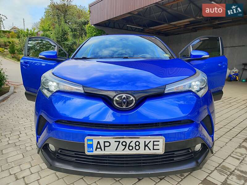 Позашляховик / Кросовер Toyota C-HR 2017 в Запоріжжі
