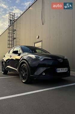 Внедорожник / Кроссовер Toyota C-HR 2018 в Киеве