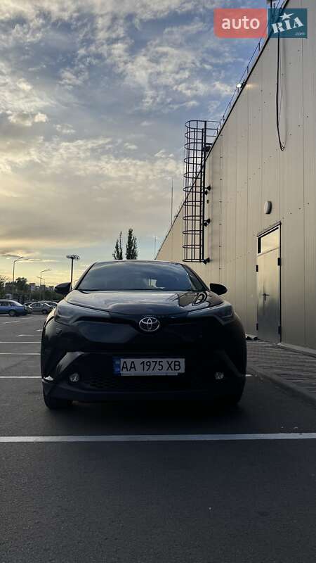 Внедорожник / Кроссовер Toyota C-HR 2017 в Киеве