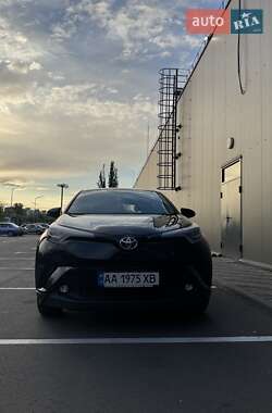 Внедорожник / Кроссовер Toyota C-HR 2017 в 