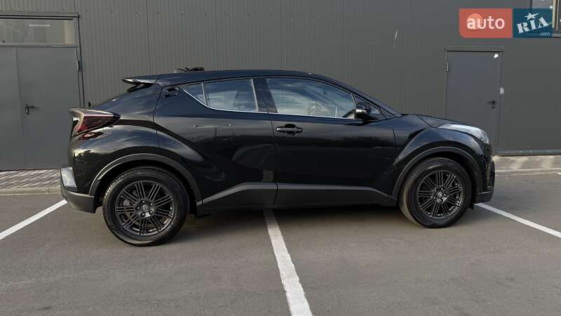 Внедорожник / Кроссовер Toyota C-HR 2017 в Киеве