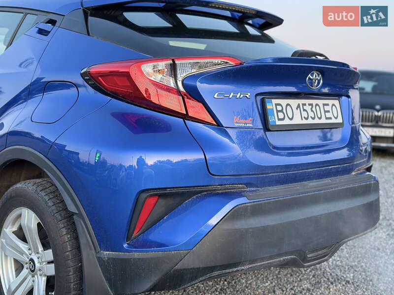 Внедорожник / Кроссовер Toyota C-HR 2019 в Тернополе