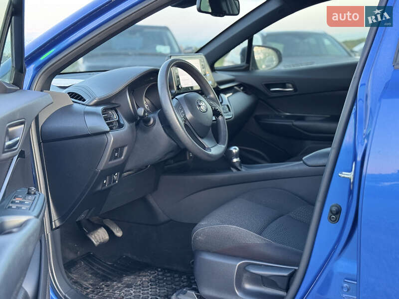 Внедорожник / Кроссовер Toyota C-HR 2019 в Тернополе