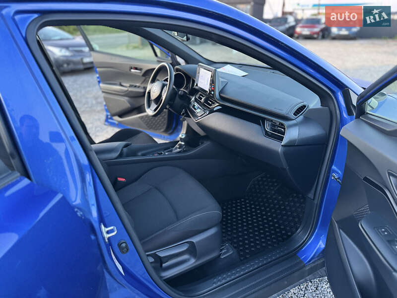 Внедорожник / Кроссовер Toyota C-HR 2019 в Тернополе