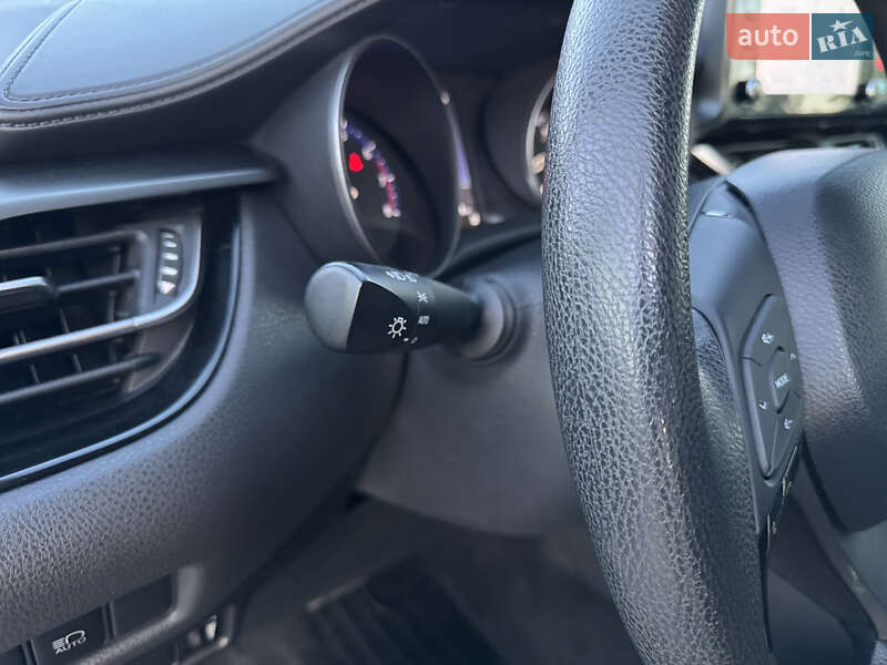 Внедорожник / Кроссовер Toyota C-HR 2019 в Тернополе