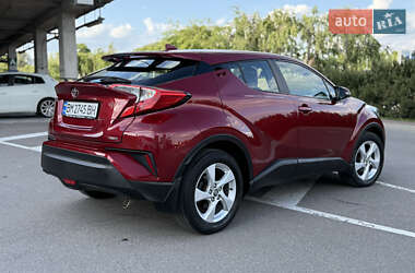 Позашляховик / Кросовер Toyota C-HR 2016 в 